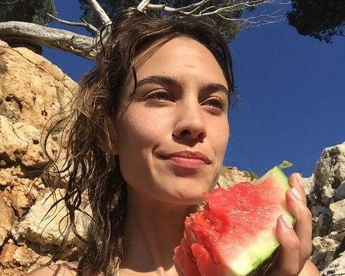 娱乐圈失眠者吃瓜,娱乐圈失眠者深夜吃瓜指南  第3张